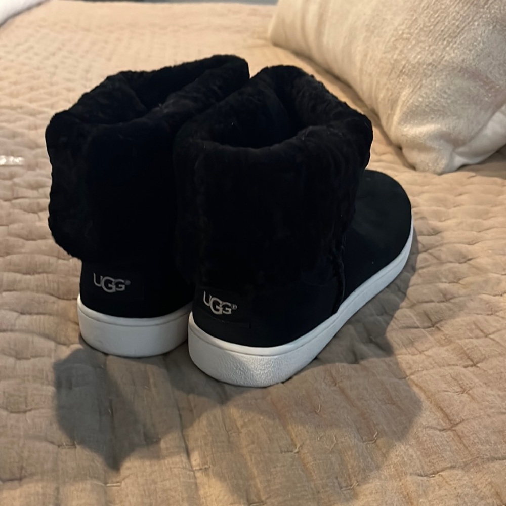 New Uggs booties size 9.5 black